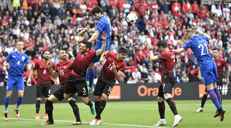 Croatia's Vedran Corluka, center, rises above the others to head the ball during the Euro 2016 Group D soccer match between Turkey and Croatia at the Parc des Princes stadium in Paris, France, Sunday, June 12, 2016. (AP Photo/Martin Meissner)